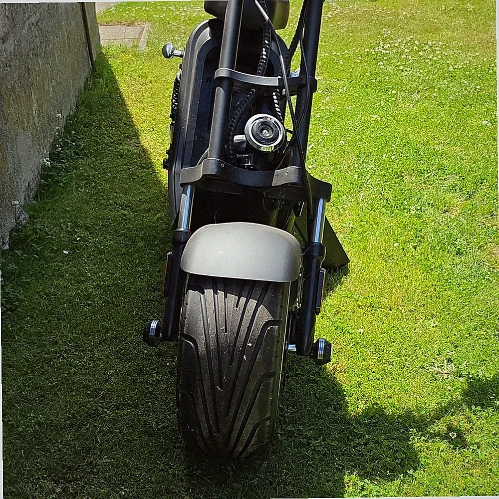 CELBOS L1e-B Elektroroller 60 V 2000 W bis 45 km/h 25 km, 12 Zoll, Display