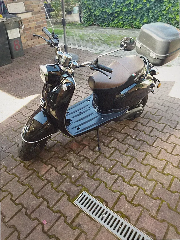 e moped 45 km/h e-Retro Star von 2020 mit Lithium-Ionen Batterie von 05.05.2022