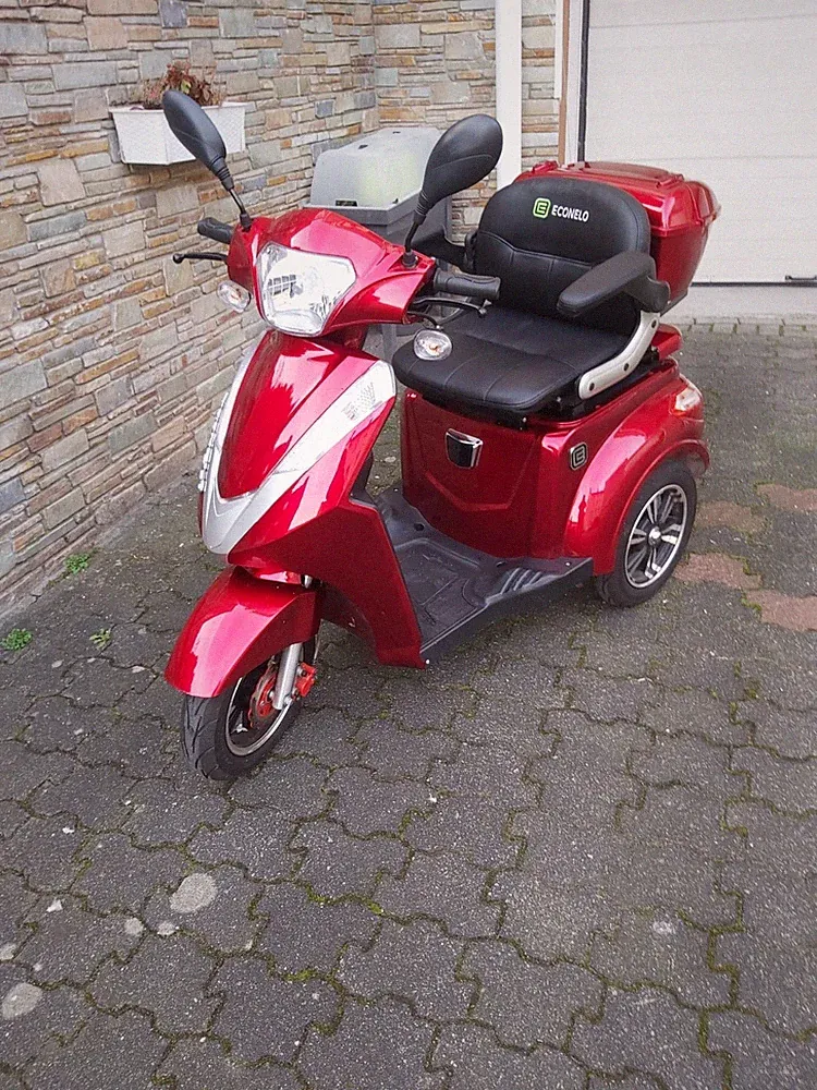 ECONELO 1000 E-Dreiradroller gebraucht, gut in Schuss, weinrot
