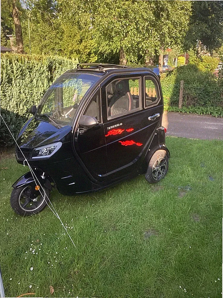 ECONELO 3-Rad Elektromobil Kabinenroller geschl. Kabine, Kamera, Start/Stopp