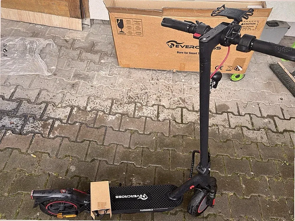 Faltbarer E-Scooter mit Straßenzulassung E-Roller APP bis 30KM Elektro Scooter