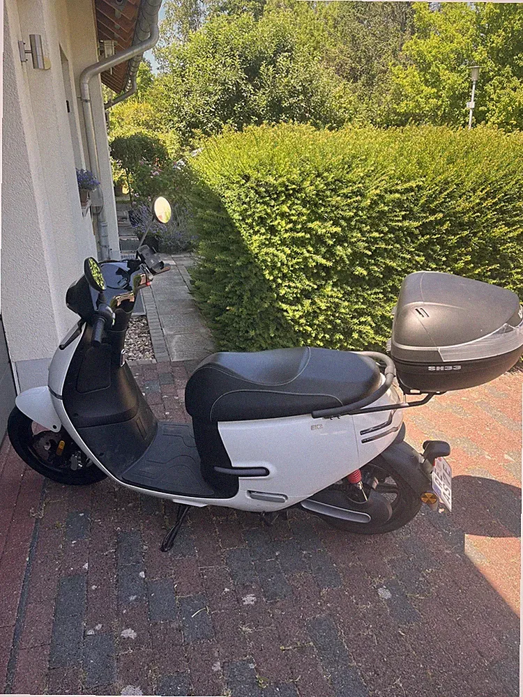 Horwin 3 Garagenfahrzeug Elektroroller weiß der Herr Marke Horwin EK3 EZ.07.2023