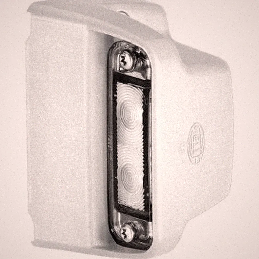 Kennzeichenleuchte seitlicher Anbau 24 V LED glasklar HELLA für u.a. DAF
