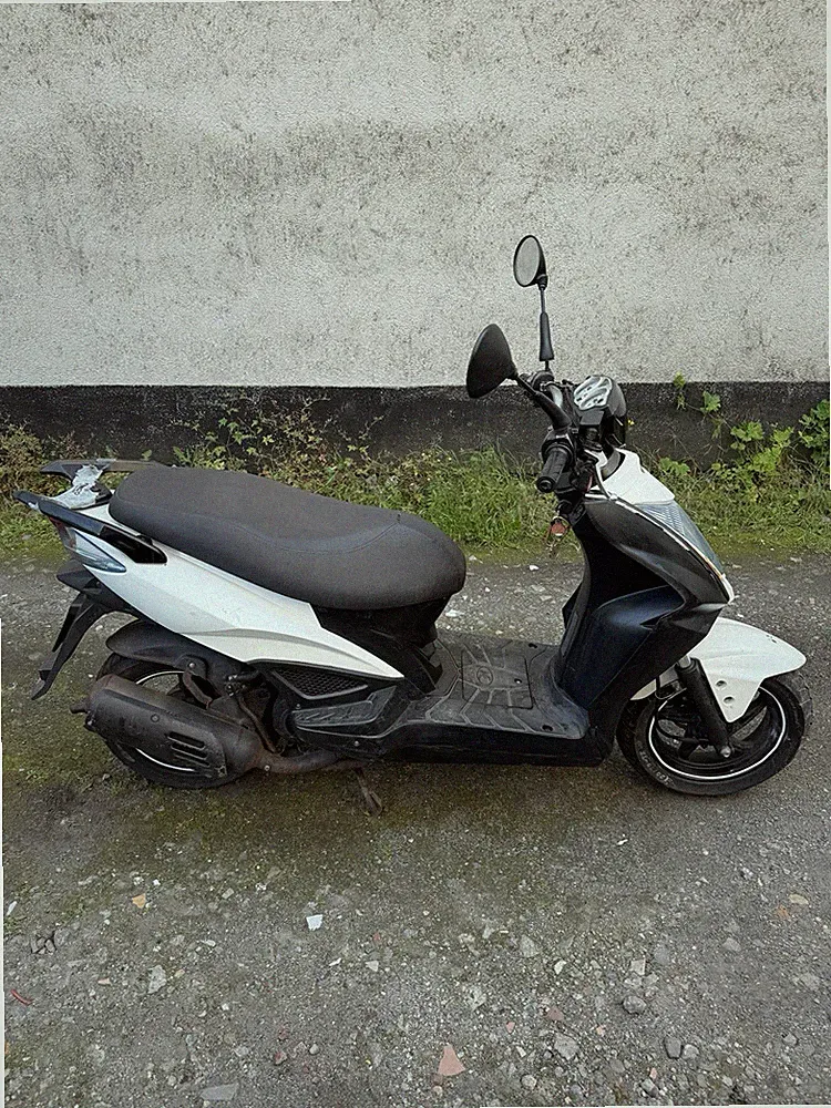 Kymco Agility RS 50 2T, 45 km/h Papiere, aktuell 30 km/h