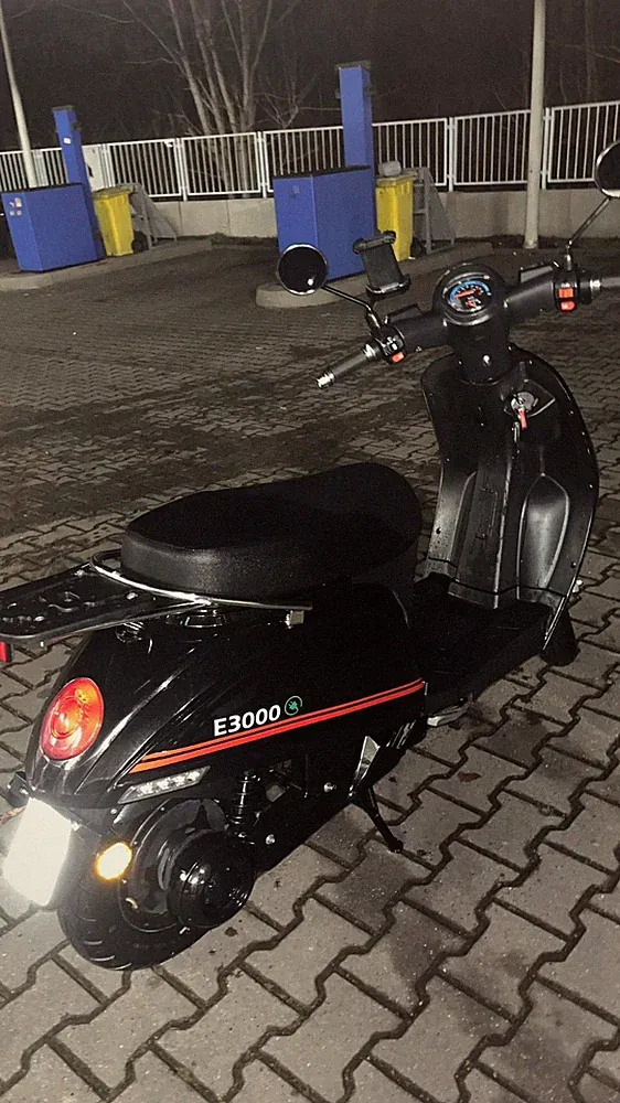 LuXXon E3000 Elektroroller - 3000 Watt, 25Km/H, Schwarz