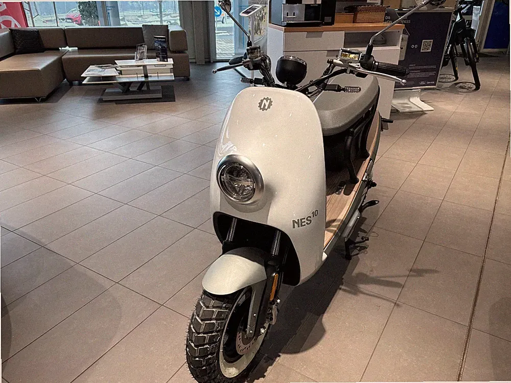NITO NES10 Elektro Roller mit Straßenzulassung
