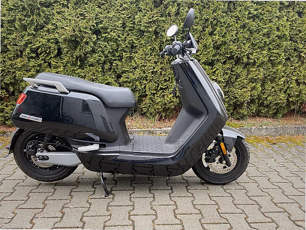 NIU NIS Civic E-Roller 45km/h 108Km Laufleistung, Akku neu