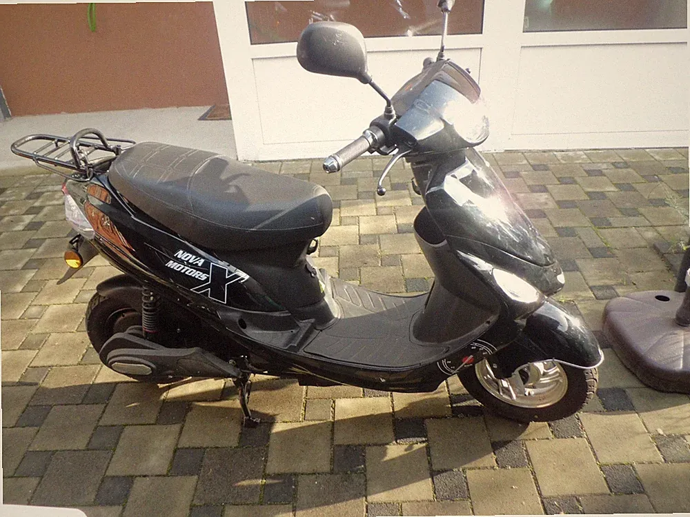 NOVA-ELEKTRO-ROLLER,2000WATT-MOTOR, 45 KM/h, nur(DREI) KM gefahren
