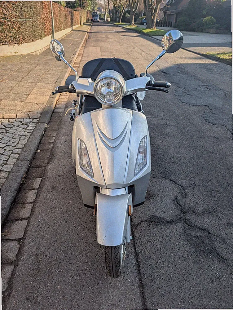 Nova Motors Bendi Elektroroller Dreirad Silber Gepäckbox BJ 2019 Top Zustand