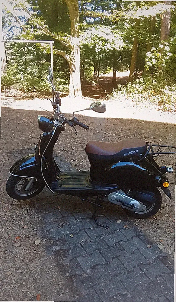 Nova Motors Retro Star 25 km/h 4 Takt Motor Defekt nicht fahrbereit.