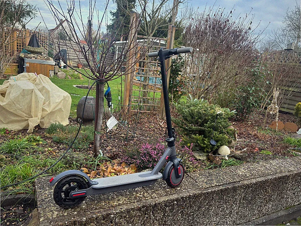 Scooter, bis 40-60 km Reichweite, E-Roller Traglast 120 Kg, 25 KmH