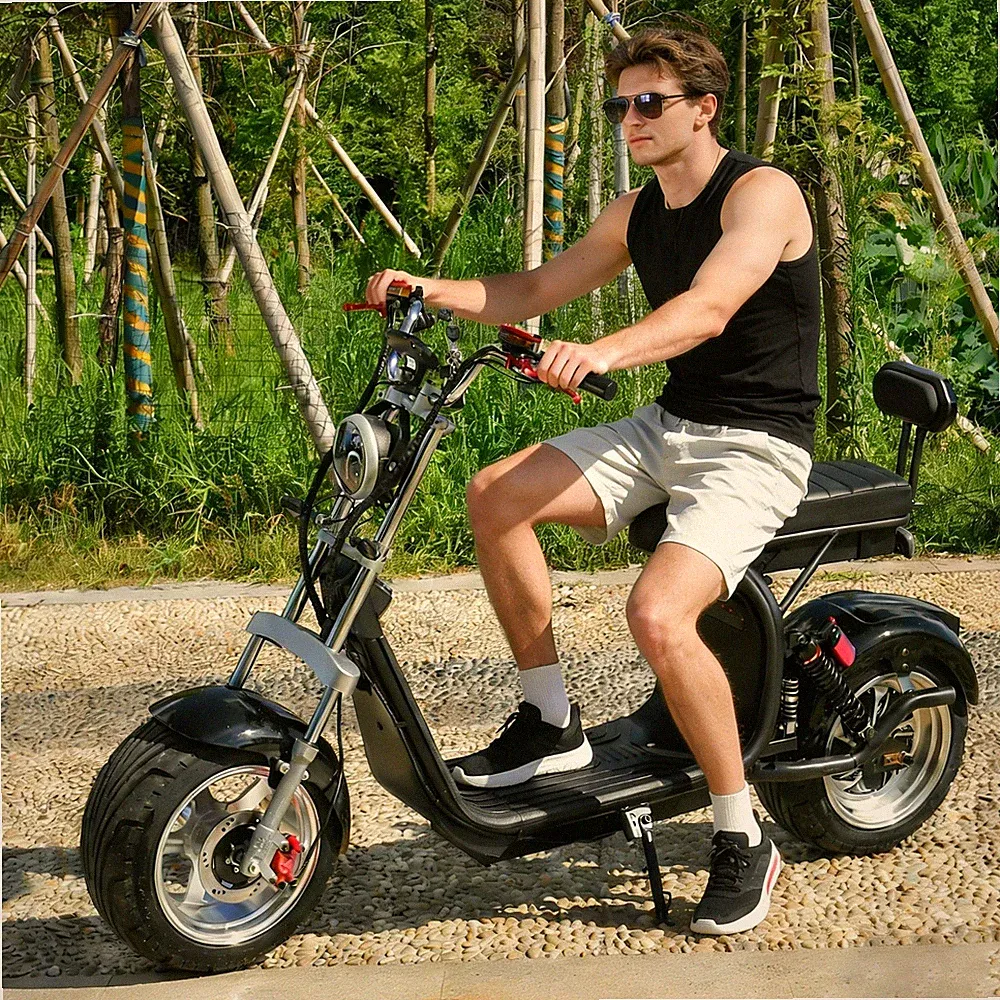 Straßenlizenz 3000W Motor Geschwindigkeit 45/70KM/H Elektroroller Max Last 250KG
