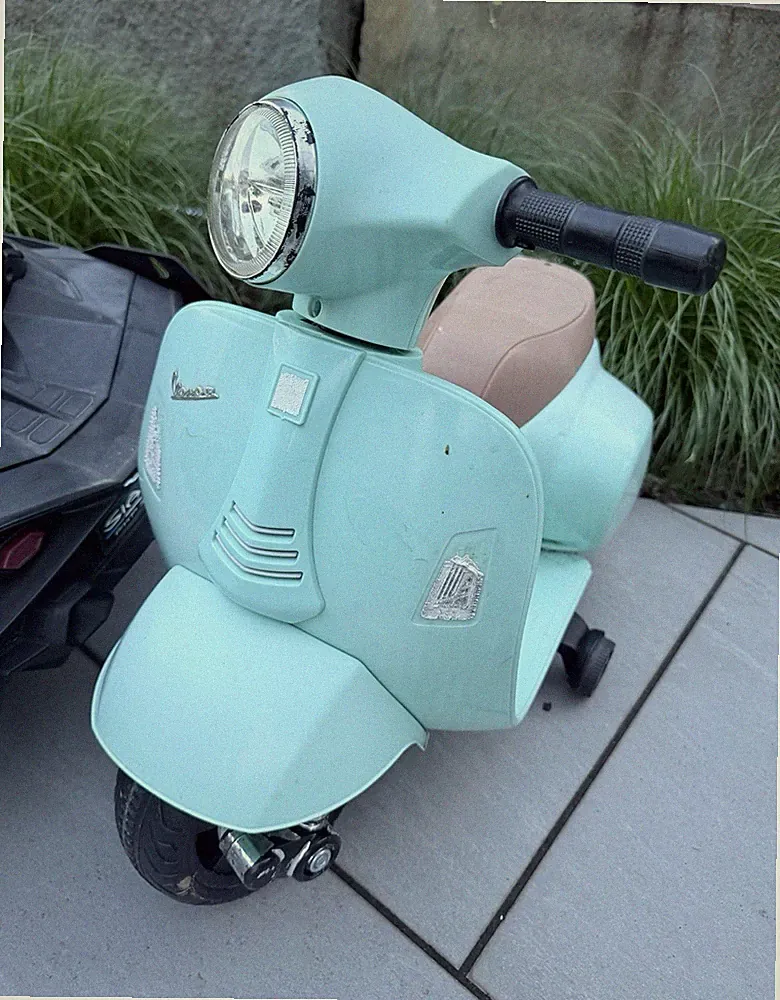 Vespa Kinderroller Elektrofahrzeug – DEFEKT – Mintgrün