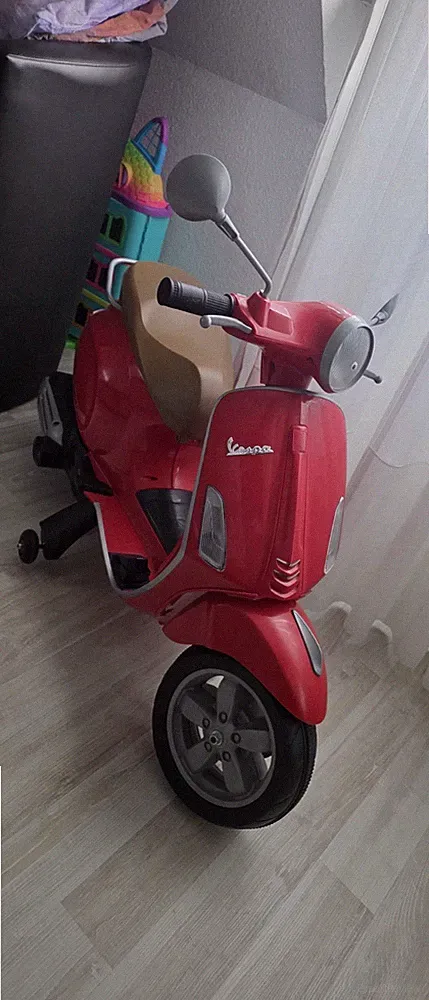 Vespa pink Ride-on Kinder Elektro Motorroller 12 Volt vielen Funktionen