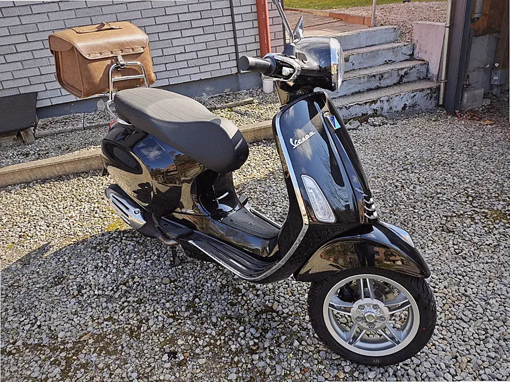 Vespa Primavera 50 E5+ mit Restgarantie